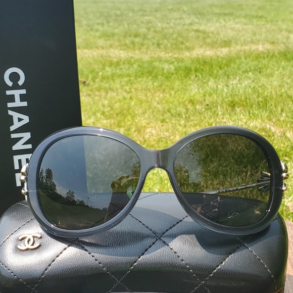 CHANEL (BOW) SUNGLASSES - Picture 1 of 12